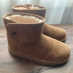 UGG Jona Boot - Kids' Size 4 Tan Suede With Snap Closure